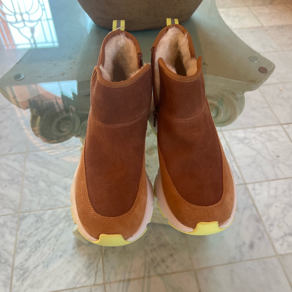 Nurture response boots-like new condition. Awesome comfortable